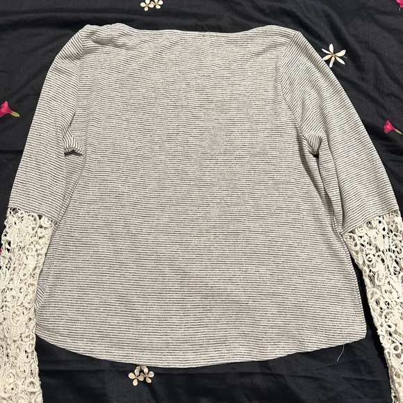 Mango blouse 🫶🏽 - Picture 3 of 3